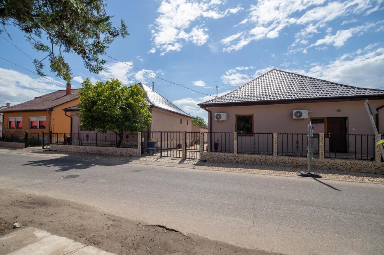 Apartament Ivanhoe Apartman Nyírbátor Zewnętrze zdjęcie
