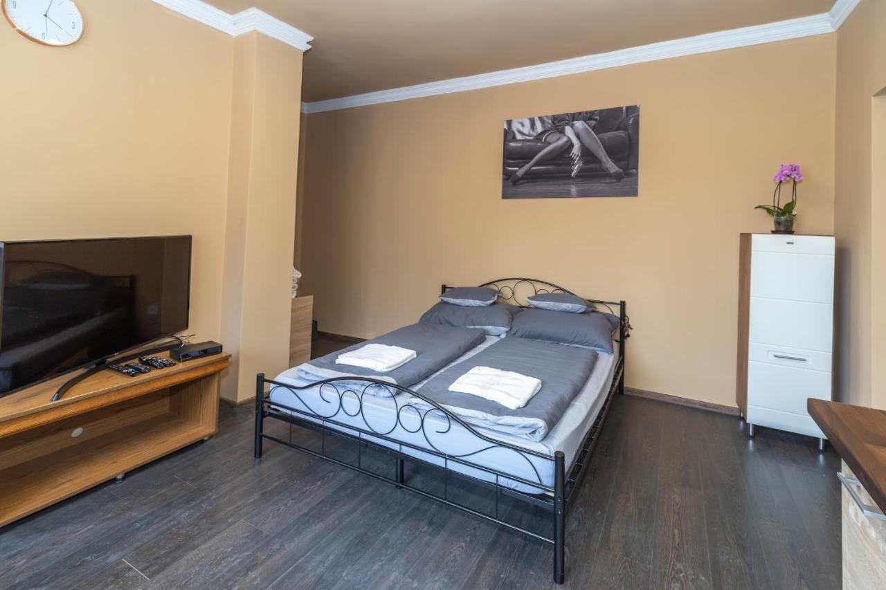 Apartament Ivanhoe Apartman Nyírbátor Zewnętrze zdjęcie