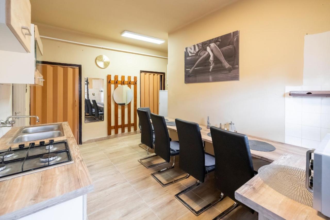 Apartament Ivanhoe Apartman Nyírbátor Zewnętrze zdjęcie